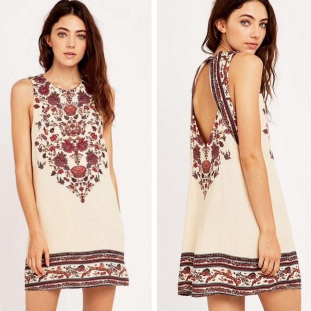 UO Ecote l Bohemian Floral Open Back Dress